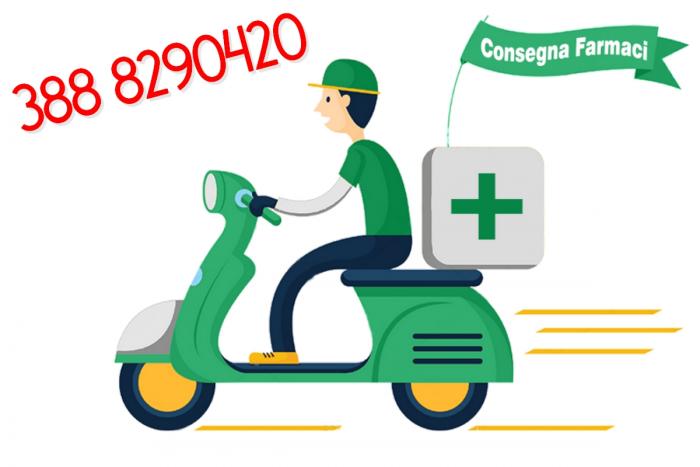Ragazzo in scooter consegna medicinali