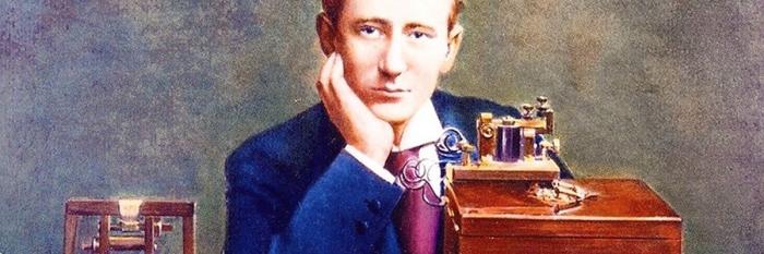 Guglielmo Marconi con telefono