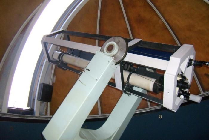 fotografia telescopia su cupola a cielo aperto dell'osservatorio