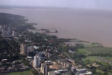 veduta aerea città di Buenos Aires e del fiume Rio de La Plata