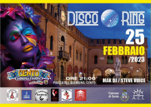 cartolina evento con fotografia notturna di piazza Guercino illuminata e volto di donna in maschera