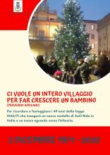 albero di natale in piazza Guercino acceso con i bambini e famiglie