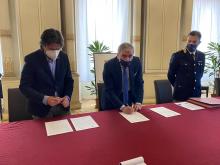 firma sindaco e questore a Ferrara del protocollo passaporti