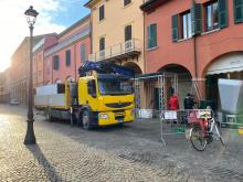 preparativi video mappatore in piazza Guercino