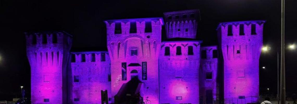 Rocca di Cento  illuminata di luce viola